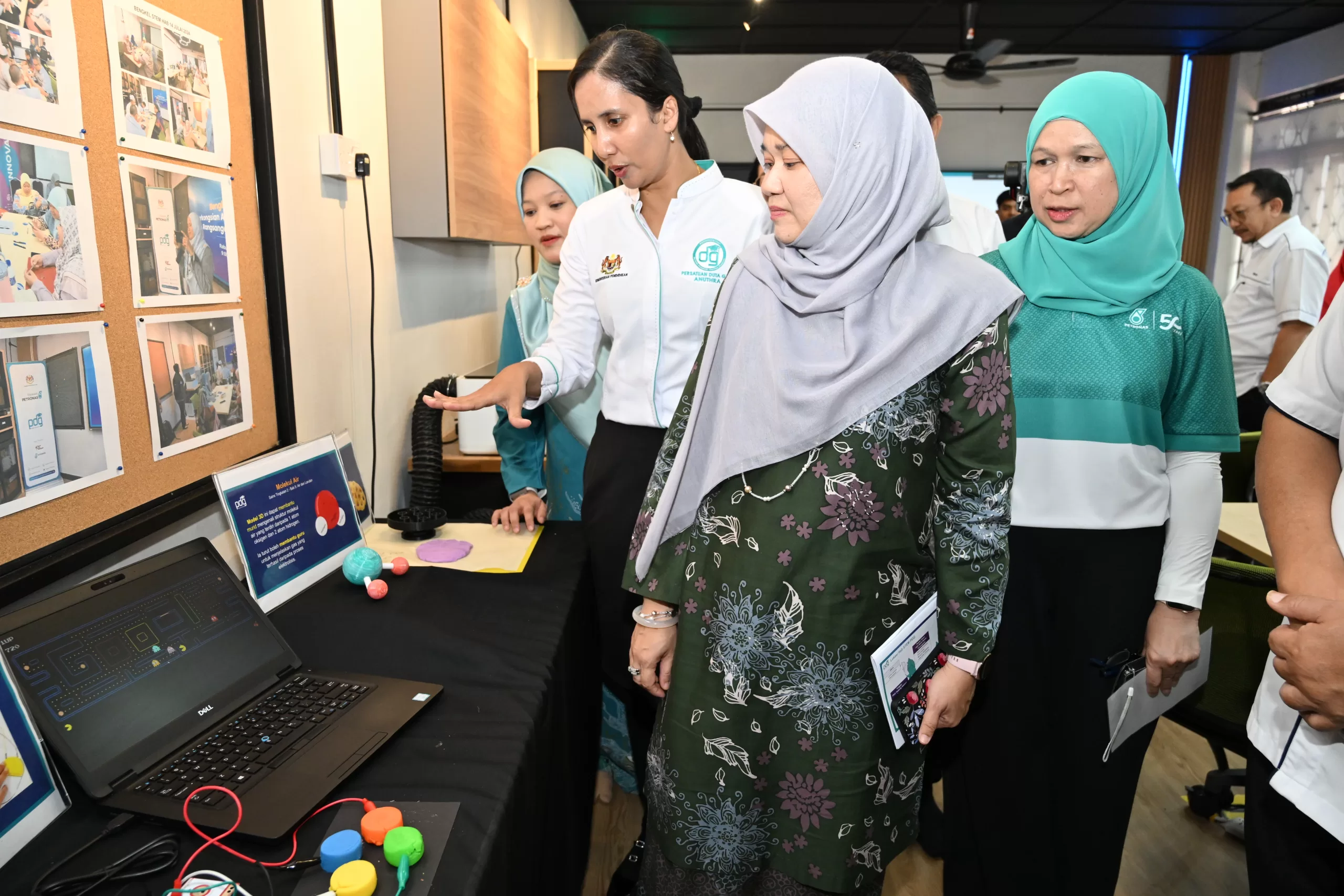 Yayasan PETRONAS dan Kementerian Pendidikan Malaysia Tingkatkan Pembelajaran STEM Melalui Hab STEM Program Duta Guru